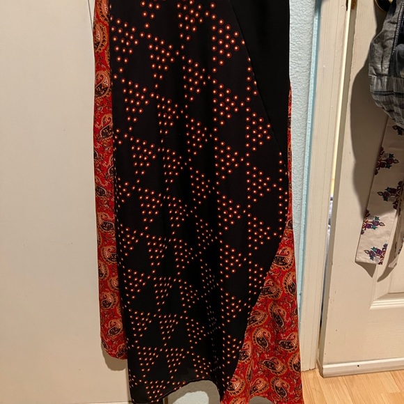 XS Piper & Scoot Maxi Dress
Pulled for a more fitted fit
24 waist - Picture 2 of 4